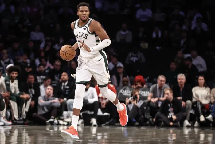 爱游戏在线登录包含里程碑夜密尔沃基雄鹿再遭质疑；中超赛前刷纪录；球迷炸锅；更衣室氛围转暖的词条