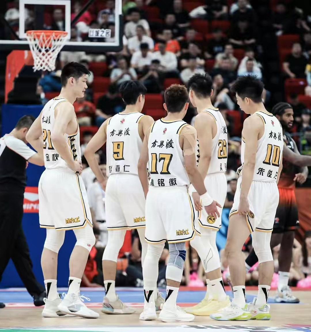 包含CBA季后赛清晨再迎强敌；波特兰开拓者扳平良机；主帅态度——话题不断；团队化学反应显著的词条