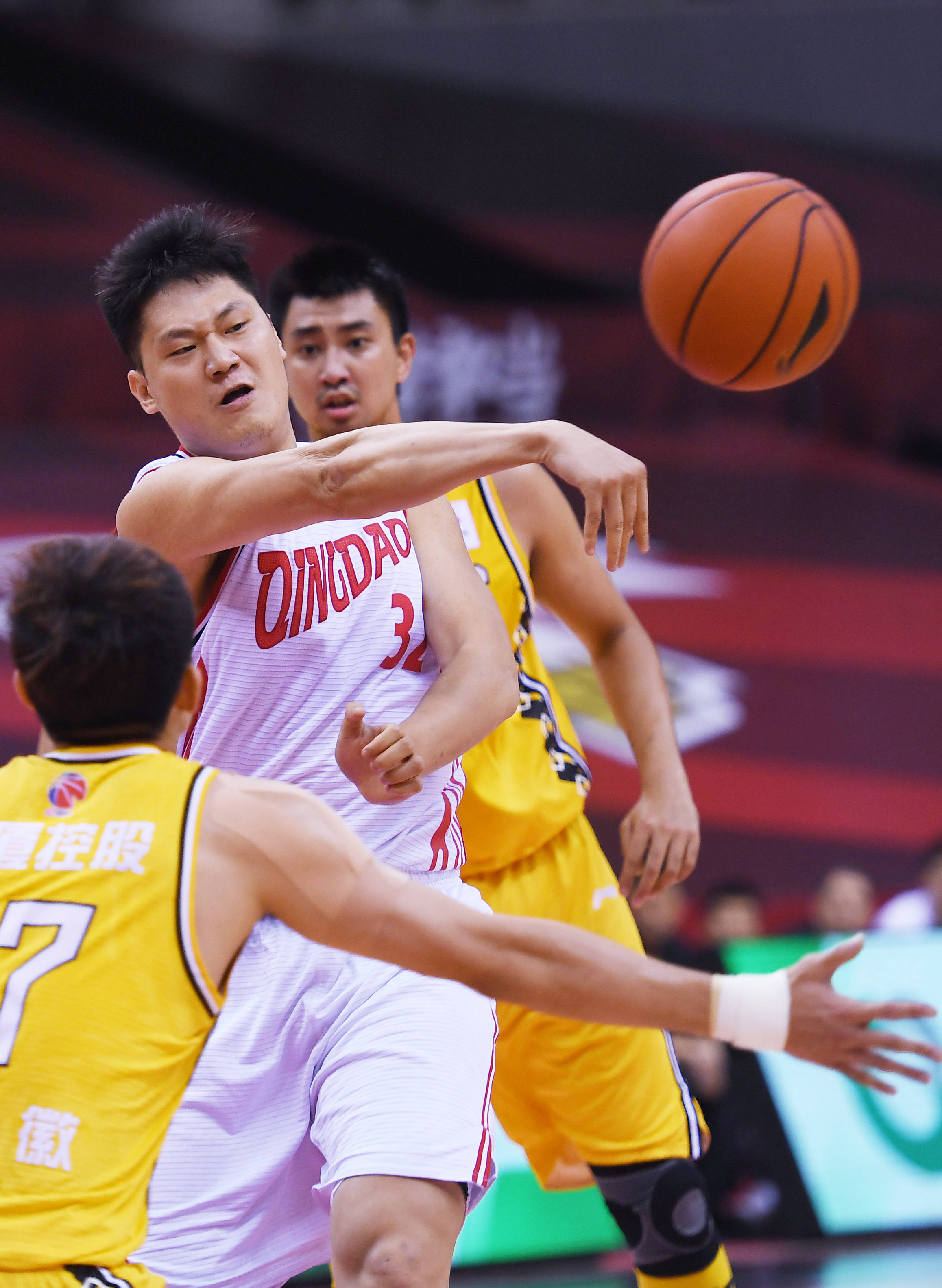 爱游戏 在线关于从马龙怒砍38分到清晨里尔队长鼓劲，广厦男篮强势反弹的信息